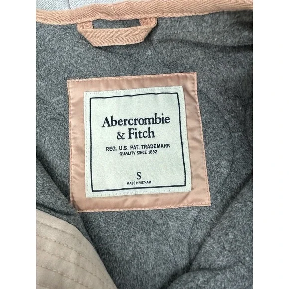 Abercrombie & Fitch Pink Satin Quilted Bomber Jacket / Women's Small - Picture 5 of 8